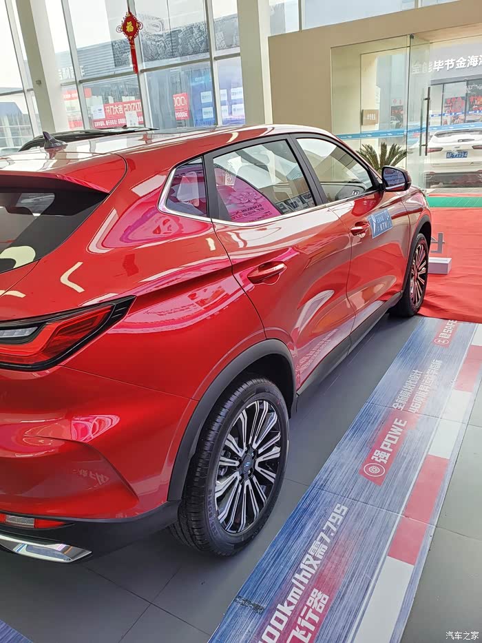 红色漂亮的范儿长安欧尚x5