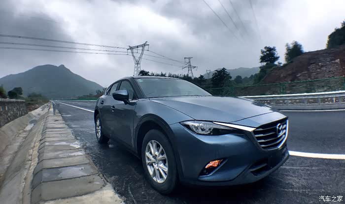 蓝色和下雨天简直绝配骚蓝cx4首秀