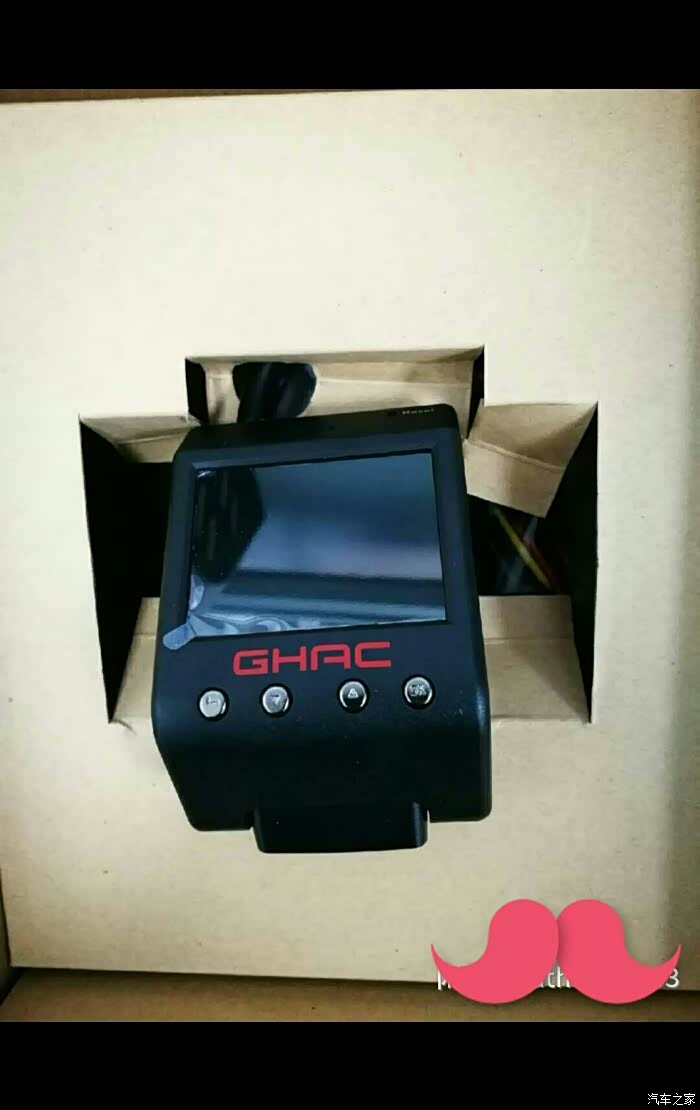 出一款带屏幕的原厂行车记录仪