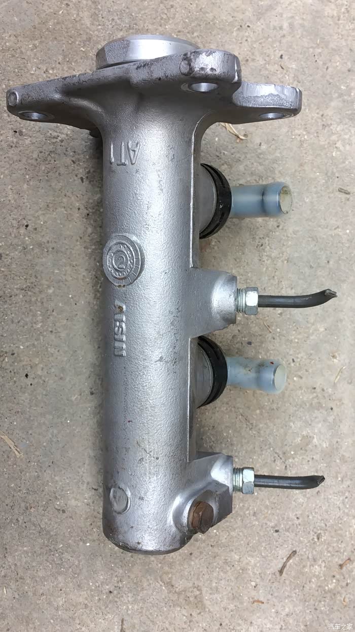 04款丰田海狮拆配件换盒饭了