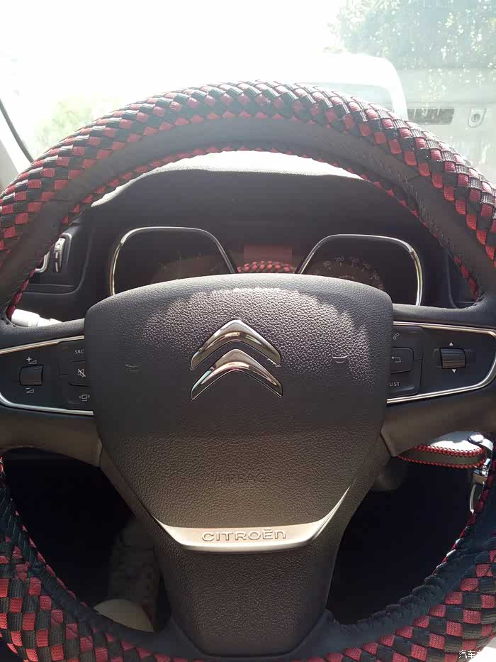 方向盘的天使翅膀!最喜欢这个天使翅膀!贴之后看起来很好看!