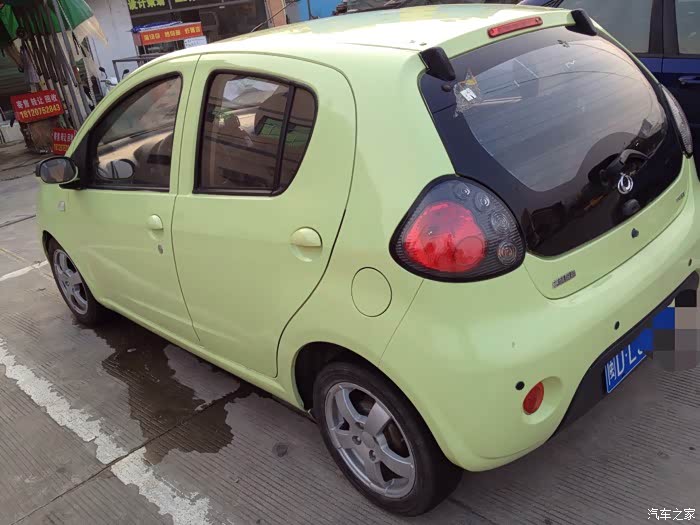 侧面,车漆颜色和原漆还是差挺多