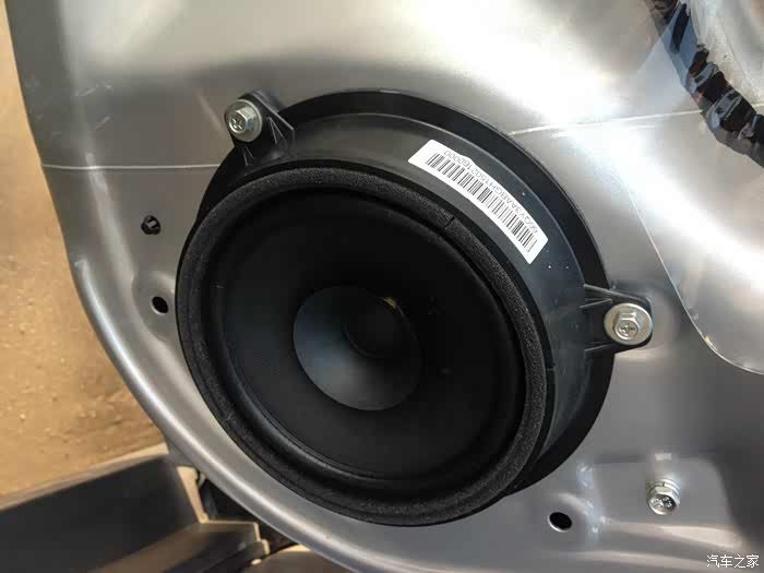 哈弗h6运动版升级全车喇叭单元(补充作业)!
