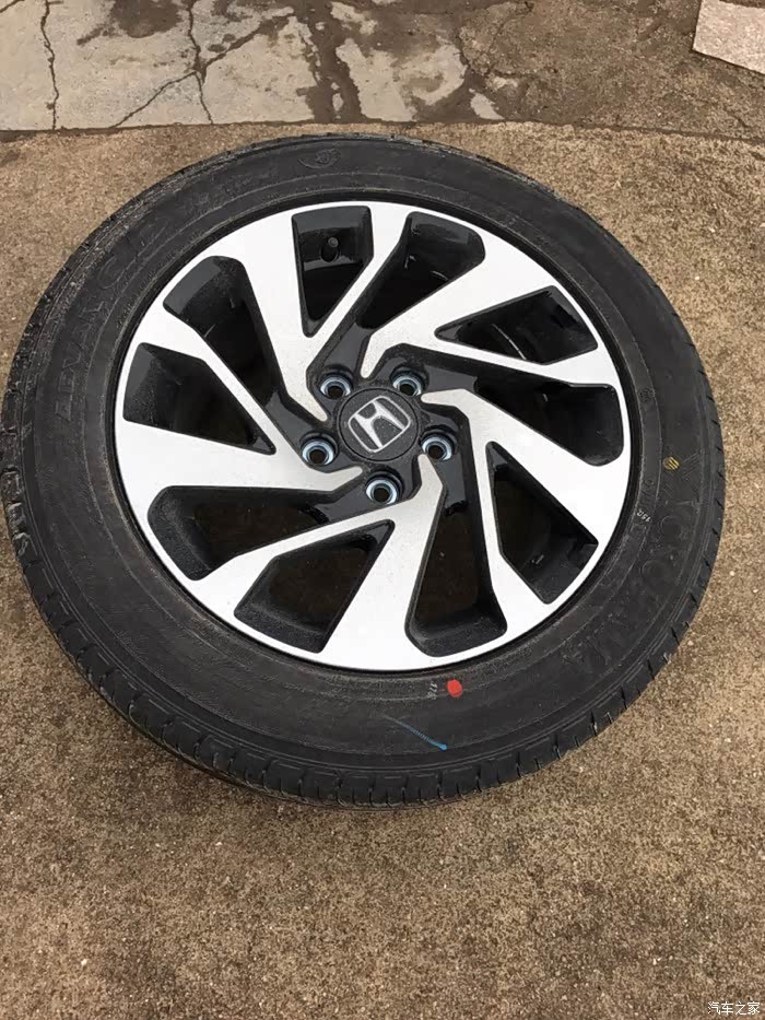 2200出一套原装思域16寸轮毂加胎只跑十公里