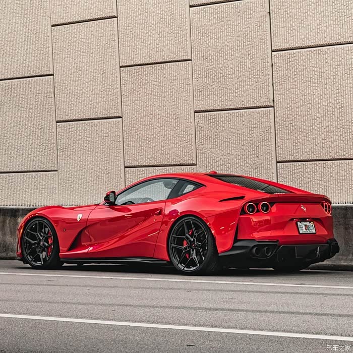 【图】ferrari 812 superfast 诱人的红色,漂亮_法拉利812论坛_汽车之