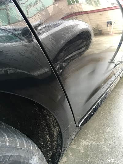 后车门和后轮上方的面板被电瓶车撞凹,是快速补漆还是整喷?