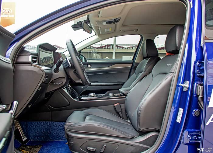 男人的大玩具起亚k5凯酷空间舒适方便实用不错的新款车型