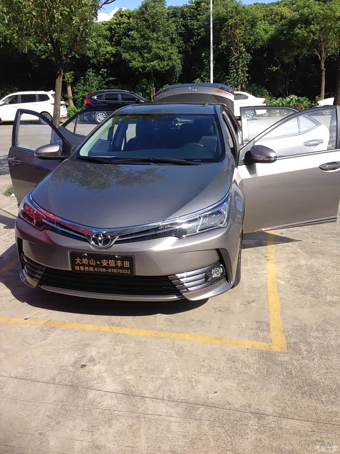 卡罗拉那个颜色感觉好车友们?谢谢指导!