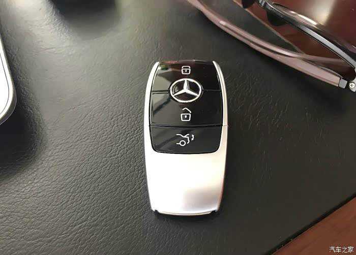 奔驰e300l运动豪华