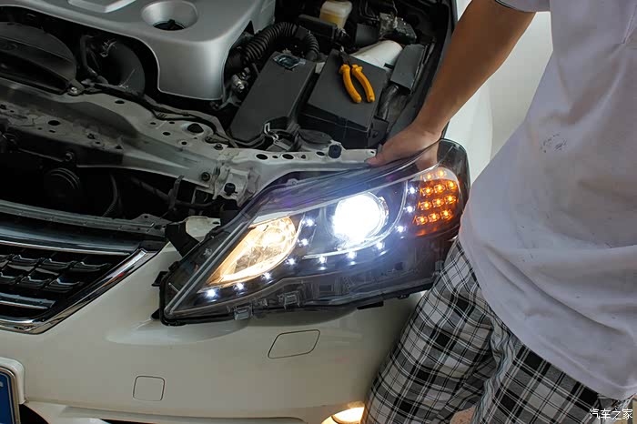 丰田14新锐志大灯改装台湾总成