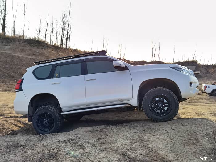 普拉多升高后轮胎用那个尺寸的不显得空旷