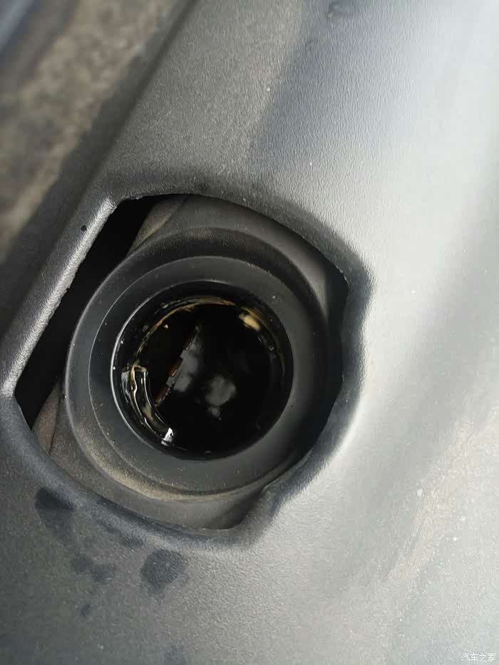 咱也发一个机油加油口图片,请车友给掌眼