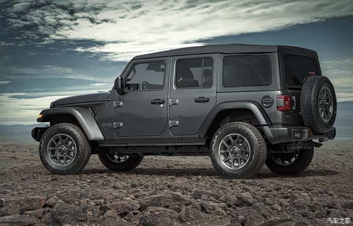 jeep牧马人推复古改装版底盘升高悬挂升级回归经典方灯造