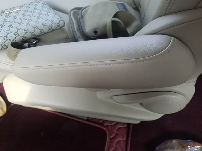 【图】商旅座椅扶手怎么调节啊_别克gl8论坛_汽车之家论坛