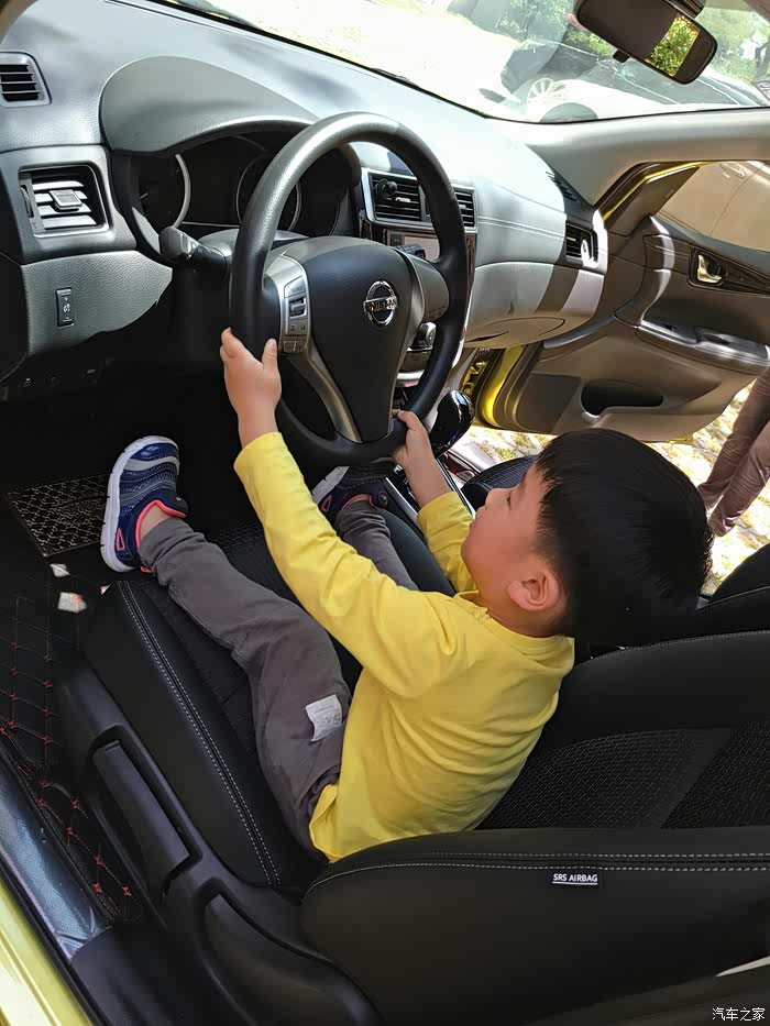 智行极光黄开车上班一周来报到啦