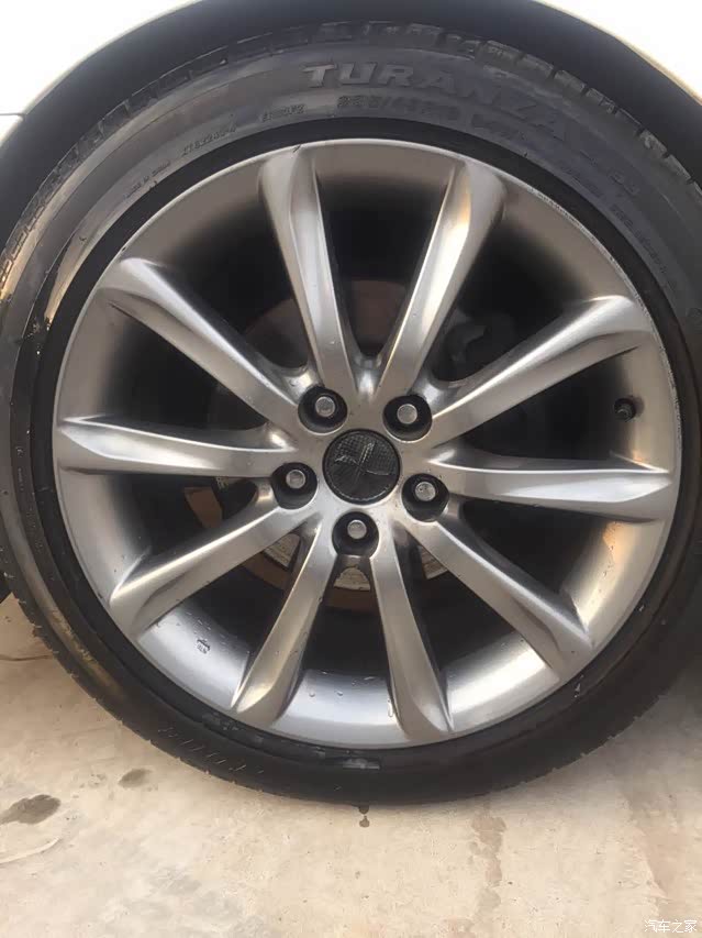 锐志原装18寸一套轮毂轮胎