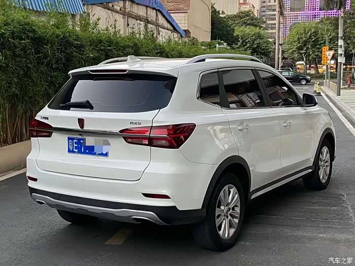 荣威rx5是国产里性价比很高的一款小型suv