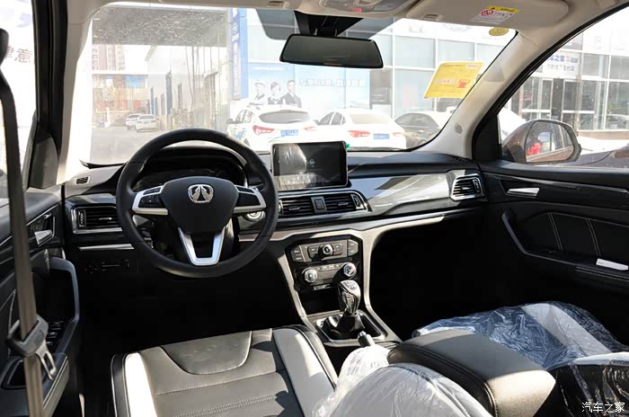 无跨界不生活智能风格和年轻特色看车试驾北汽威旺m60