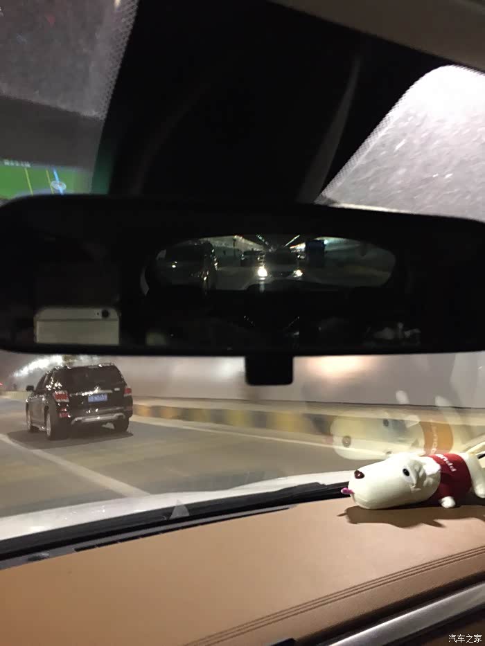 猜后视镜里的是什么车