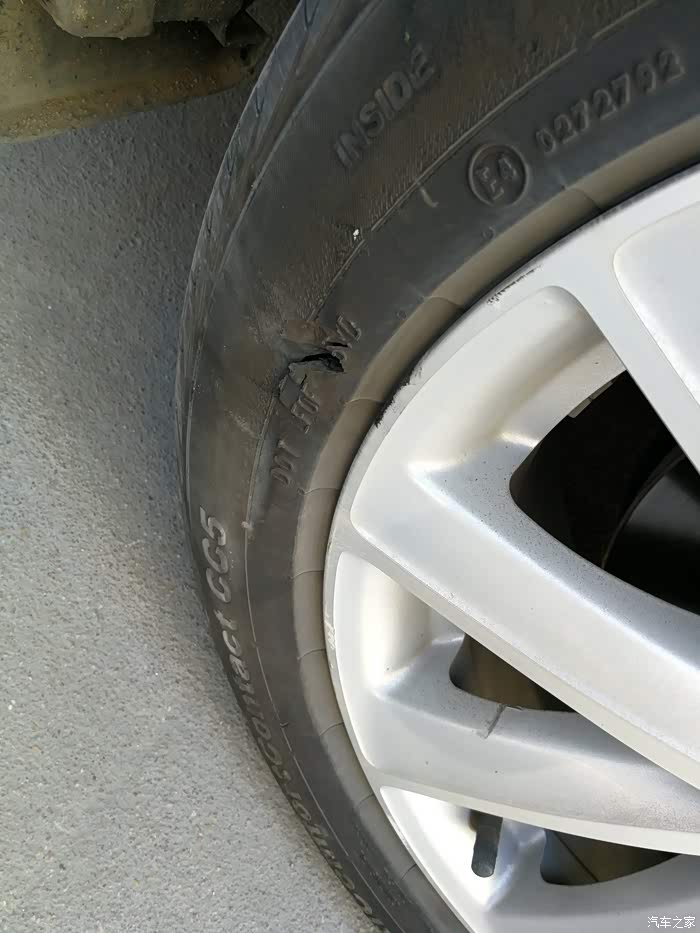 轮胎内侧磨损严重,老司机帮看下是质量问题还是刮蹭?