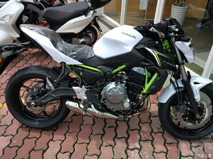 请大家帮忙选择 川崎 z900 z1000 雅马哈fz/mt 09 07