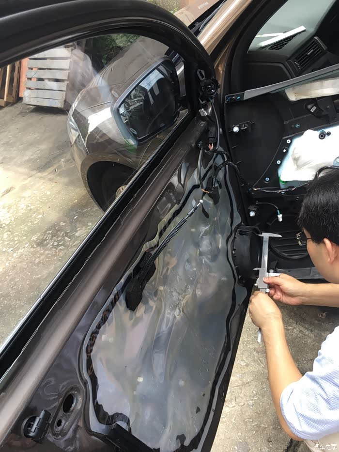 驾驶室侧车门怎么拆?