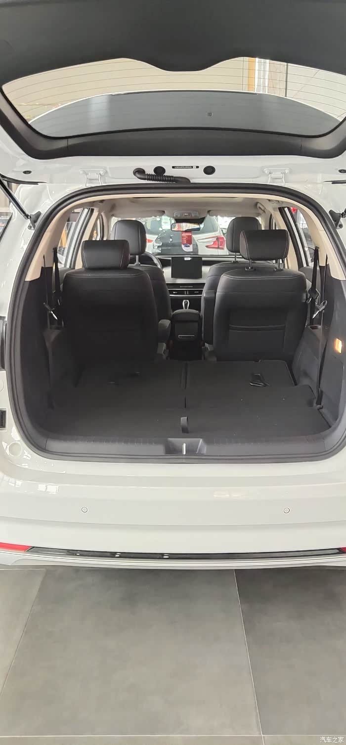 第一次去比亚迪看宋max!