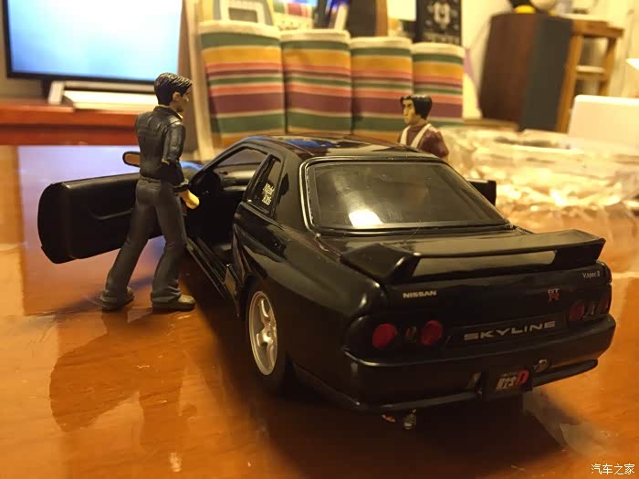 东瀛国宝级跑车头文字d版中里毅r32