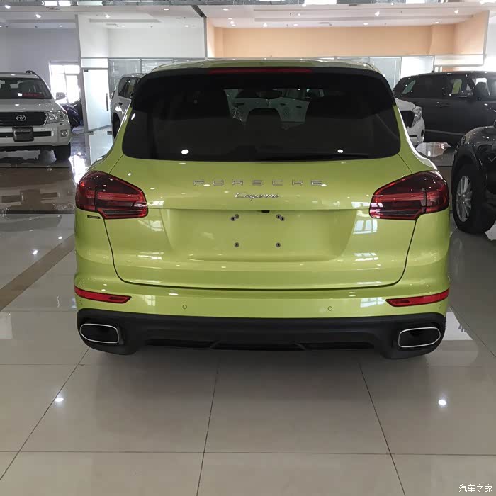 橄榄绿卡宴看着很靓