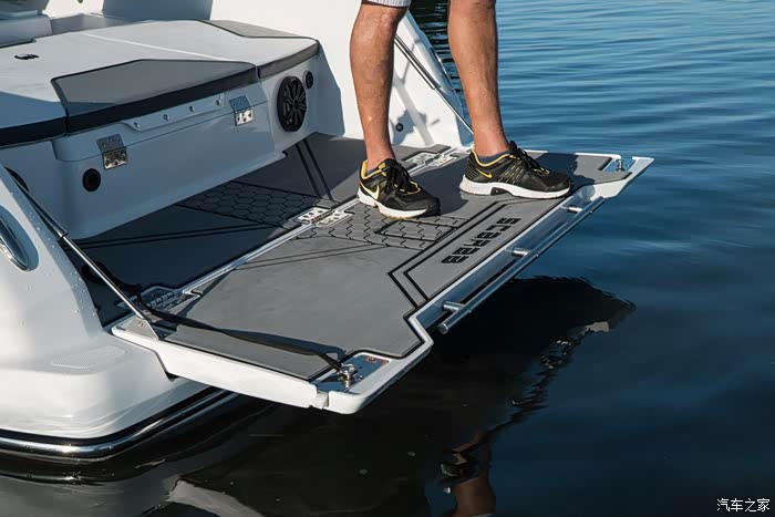 申御水陆空美国进口scarab圣甲虫195hoifish运动快艇鉴赏