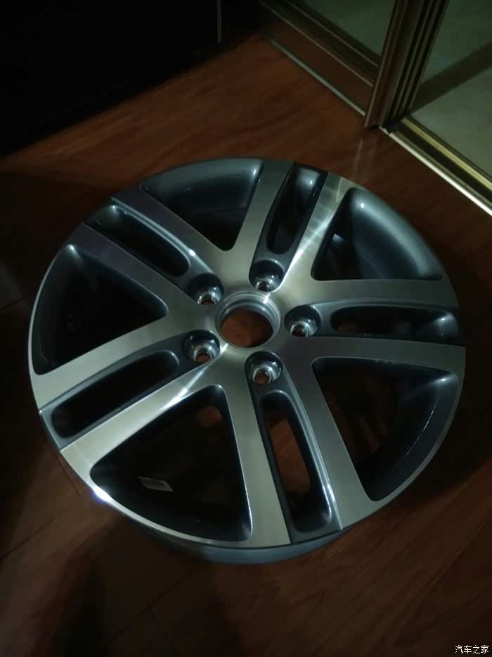 出一个老速腾双五幅镜面16寸全新原厂轮毂
