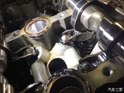 同时我检查气门弹簧漆色确认这批气门弹簧略有问题批