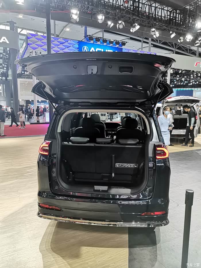 广州车展首遇传祺m6大师版