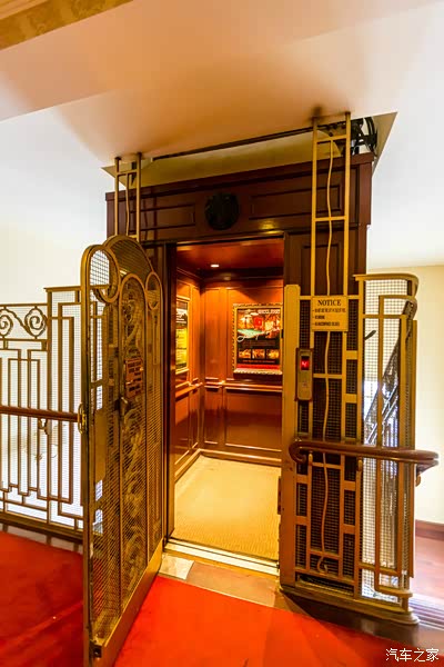 宾馆错电梯复古那种