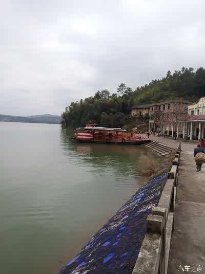 鼎龙水库,水很清很美