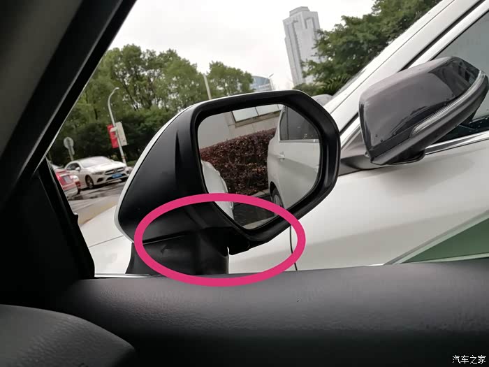八代凯美瑞后视镜破损这种程度是否需要更换