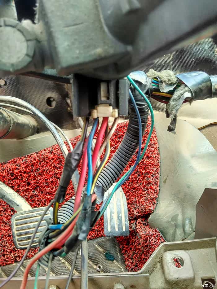 连接在点火开关上?