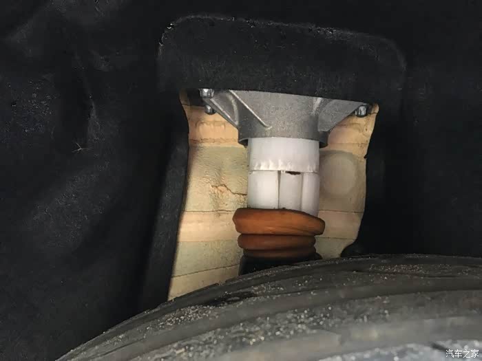 请教关于新车避震白色缓冲块问题