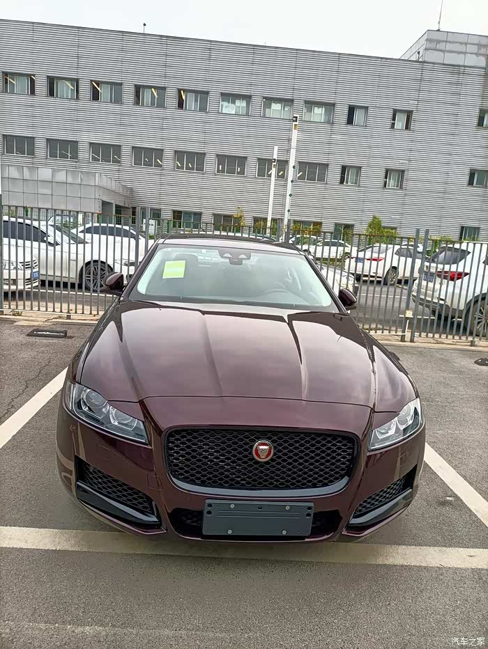 1111 | 回复: 6 捷豹xf/xfl论坛 谁买了剧院红赛旗版,能不能发张照片