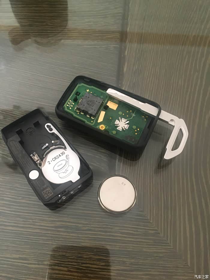 请教遥控电池更换的方法