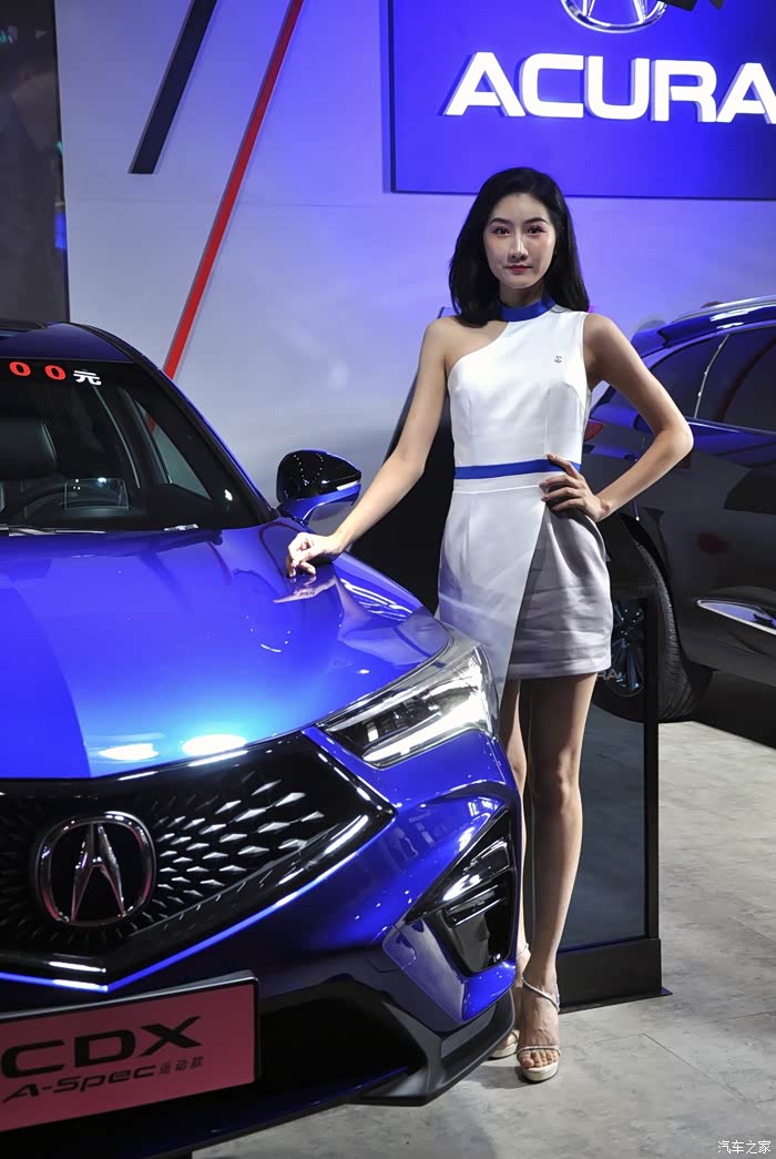 阳光明媚的星期天,逛无锡车展.