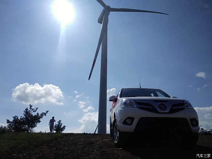 驾着小拓到我们云南本地的基督山顶峰