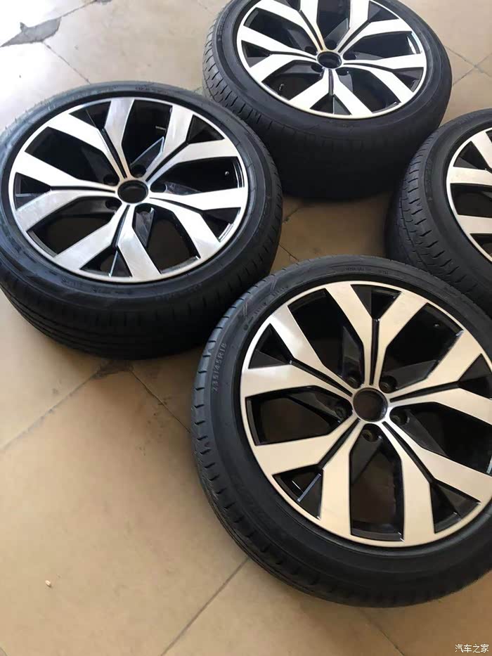 收一套b8尊贵原车18寸花瓣轮毂,如图,私信我