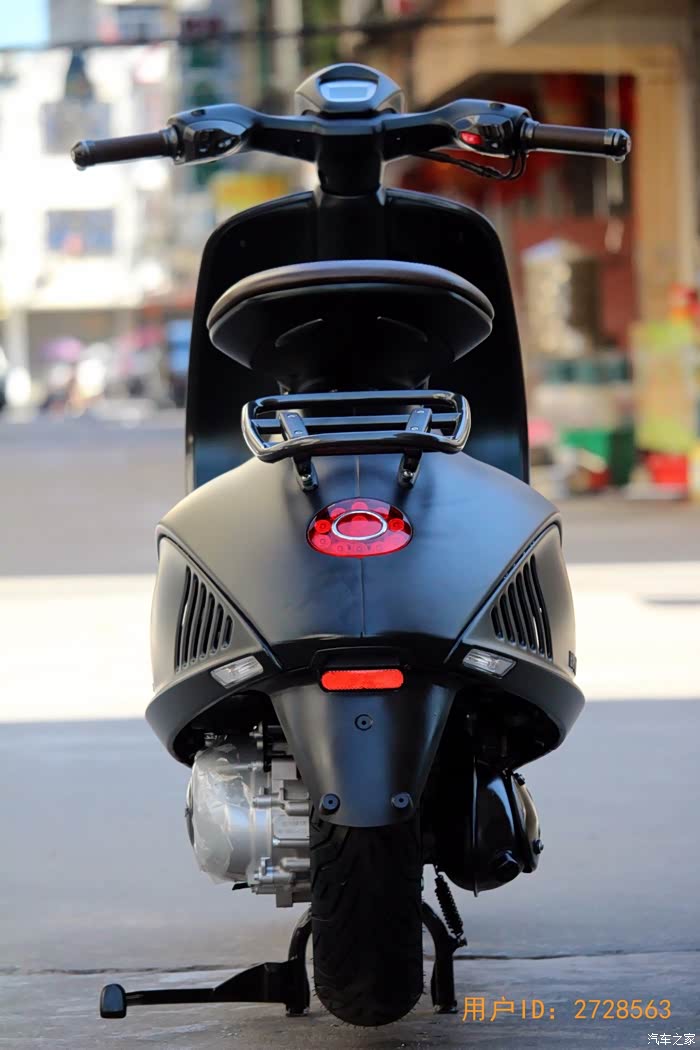 16年伟士牌vespa946emporioarmani阿玛尼限量版实车高清图