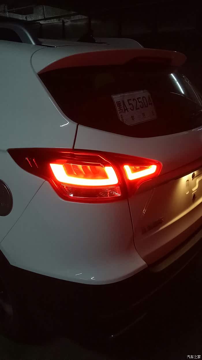尾灯灯光晚上特漂亮