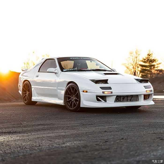 【图】翻灯rx-7很帅,帅得就像头文字d里的主人高桥凉介_马自达rx-7