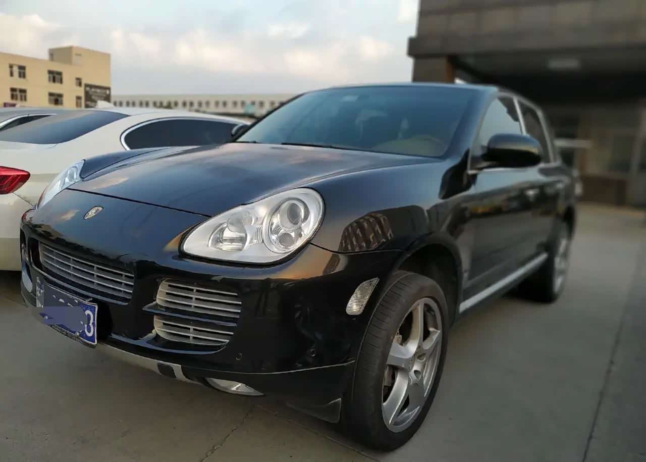 第一代保时捷卡宴,二手残存值明显高于同年代同平台的途锐一代.