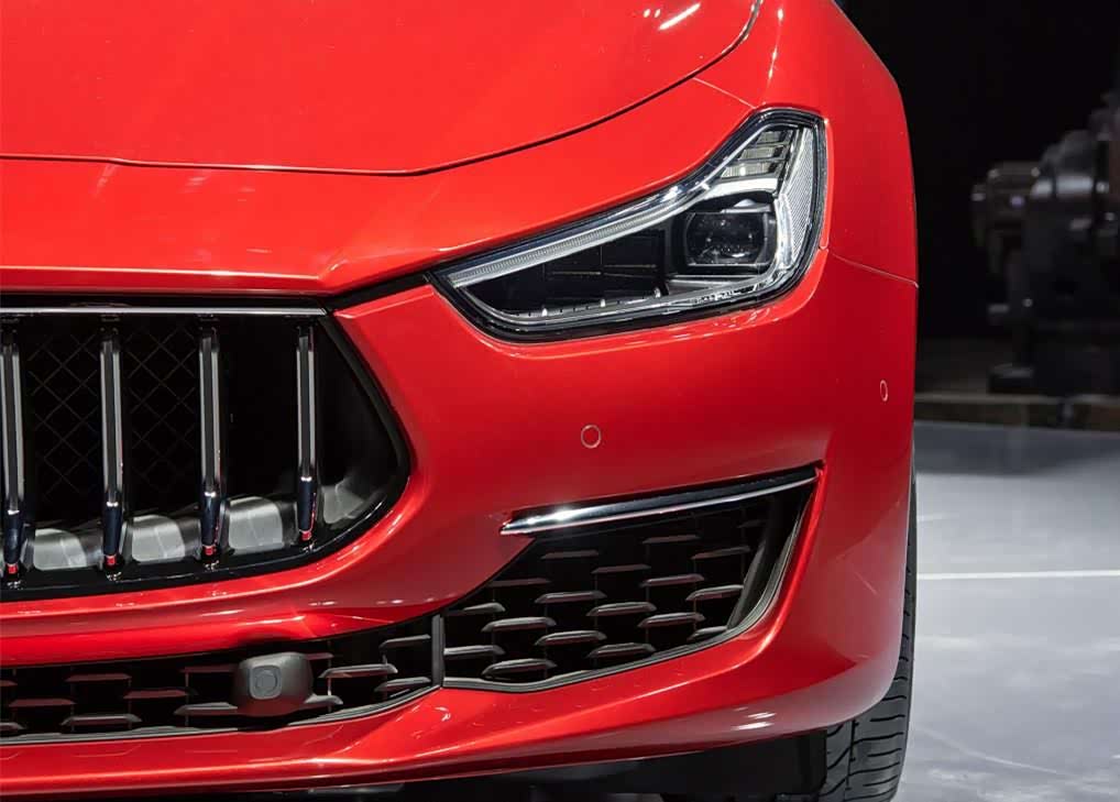 新款吉博力它采用了玛莎拉蒂独特的rossomagma岩浆红