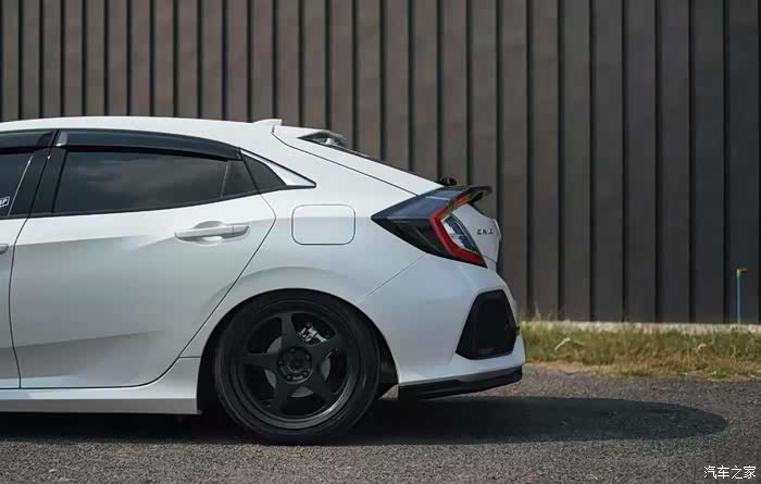 看看泰国spoon代理自家的这台十代本田思域两箱的改装欣赏