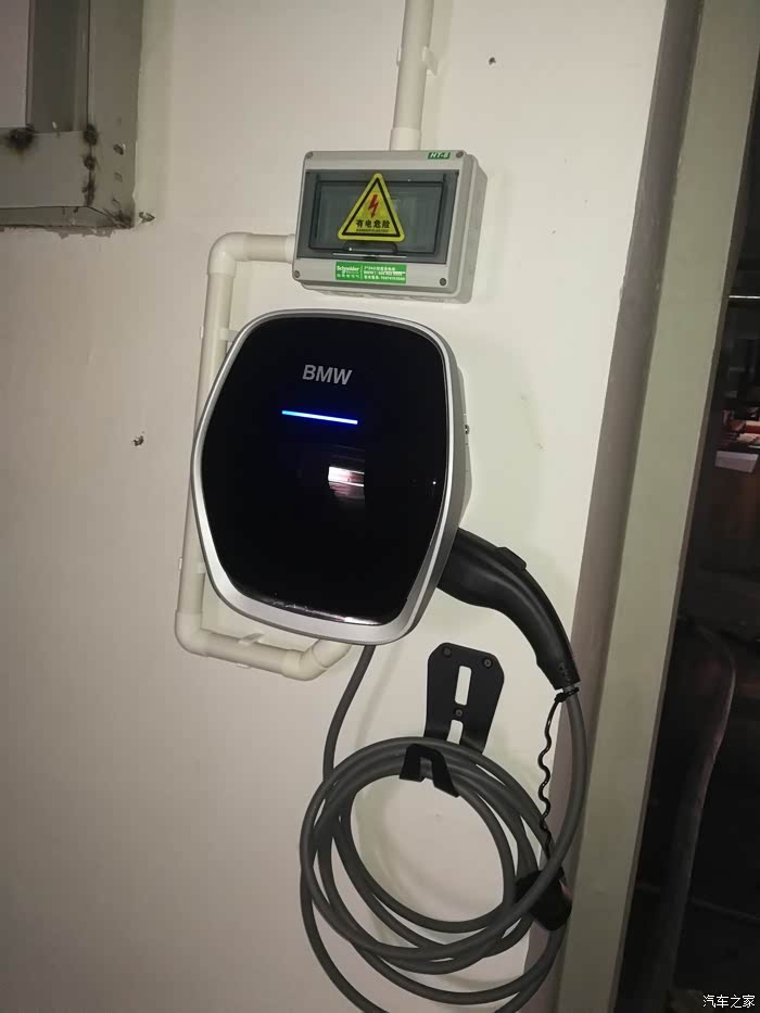 宝马530le充电桩安装与首撞维修